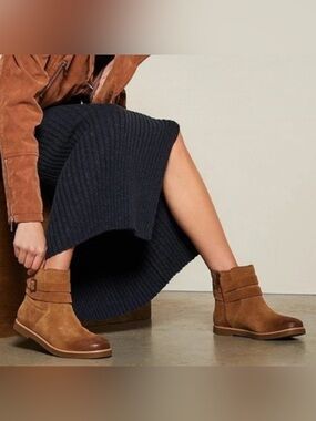 UGG Josfene Chestnut Brown Distressed Suede Ankle Boots 8.5